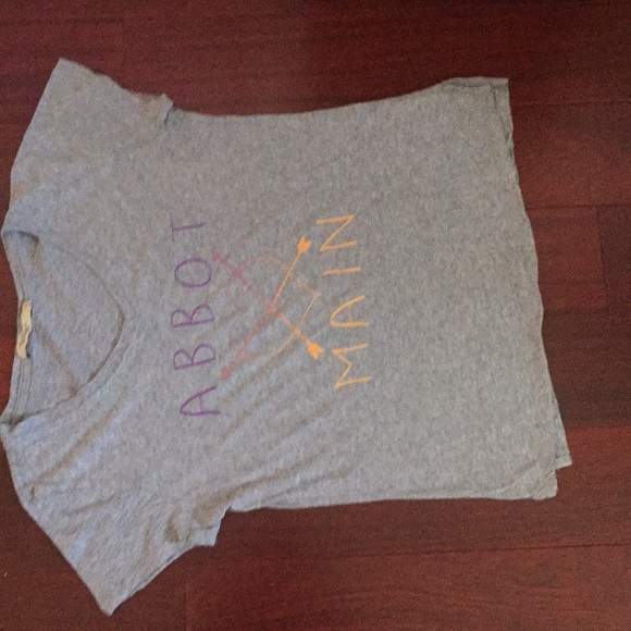⭐️ Firm Price ⭐️ Tee Shirt Abbot and Main - Picture 2 of 4